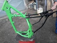 Rám+kyvka a nd KX 125 