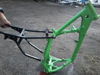 Rám+kyvka a nd KX 125 