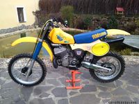 Suzuki RM 465